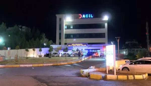 Barışma vaadiyle eve götürdüğü eşini öldürüp, oğlu ile 2 yakınını yaraladı Barışma vaadiyle eve götürdüğü eşini öldürüp, oğlu ile 2 yakınını yaraladı