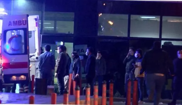 Barışma vaadiyle eve götürdüğü eşini öldürüp, oğlu ile 2 yakınını yaraladı Barışma vaadiyle eve götürdüğü eşini öldürüp, oğlu ile 2 yakınını yaraladı