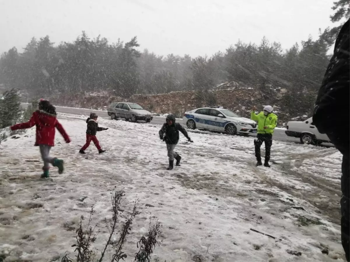 Bodrum'da bir günde 4 mevsim! Önce güneş çıktı, ardından 40 yıl sonra ilk kez kar yağdı