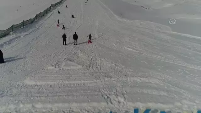 Ercişli öğrenciler kayak merkezinde eğlendi Ercişli öğrenciler kayak merkezinde eğlendi