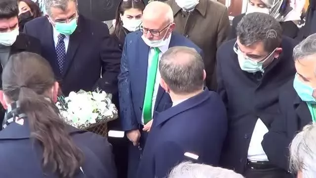 Gelecek Partisi Genel Başkanı Davutoğlu, Konya'da parti teşkilatlarının açılışına katıldı Gelecek Partisi Genel Başkanı Davutoğlu, Konya'da parti teşkilatlarının açılışına katıldı