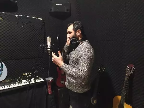 Hakan Ergün, İlhan Şeşen'e ait 'Ne İstesem Oluyor' parçasını coverlıyor Hakan Ergün, İlhan Şeşen'e ait 'Ne İstesem Oluyor' parçasını coverlıyor