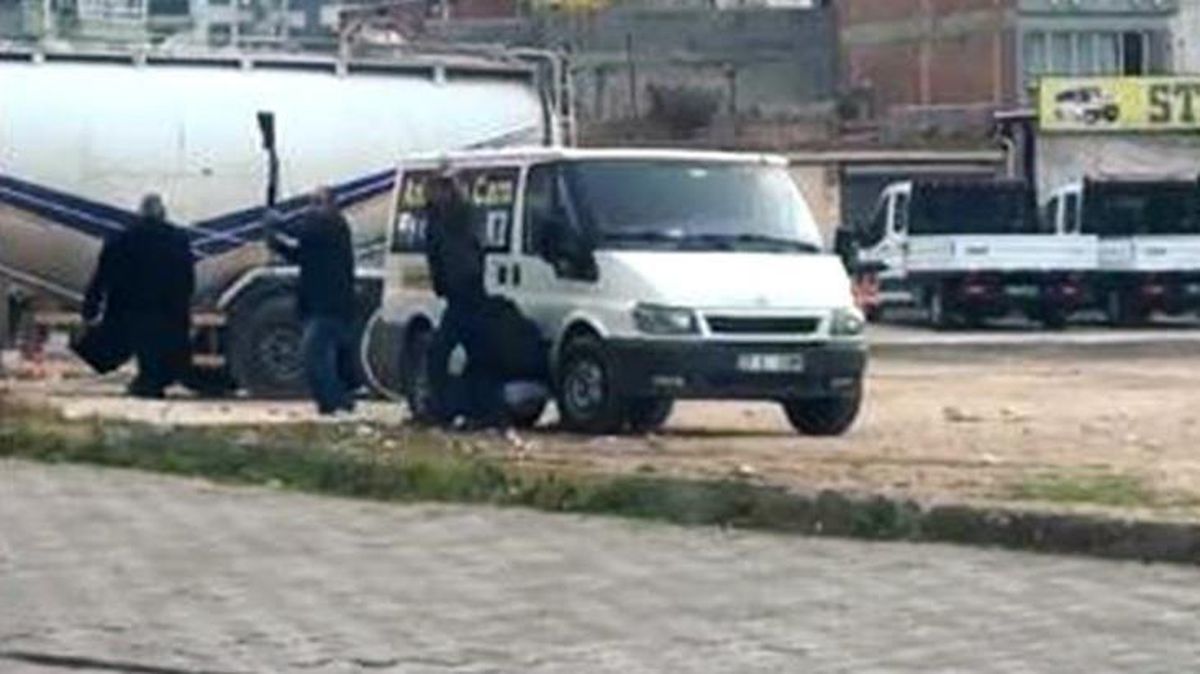 Husumetli iki ailenin taşlı tüfekli kavgası kamerada