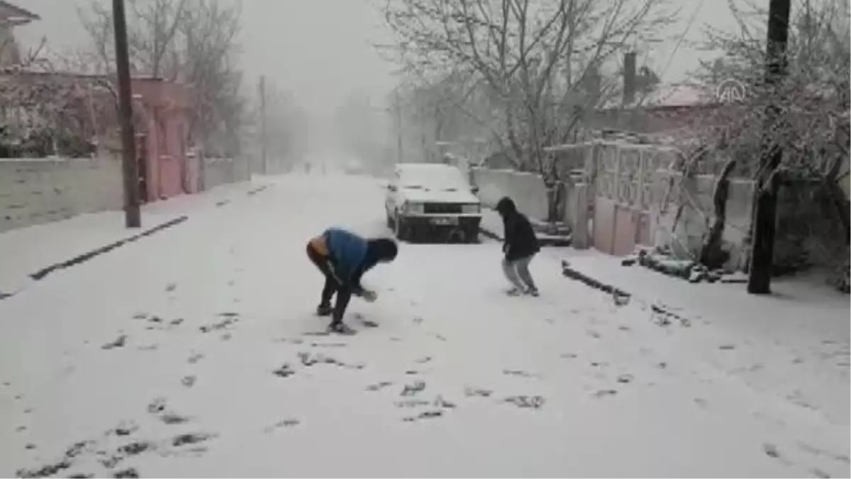 Kale'de kar yağışı etkili oldu