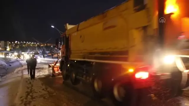 Kar yağışı hayatı olumsuz etkiledi Kar yağışı hayatı olumsuz etkiledi