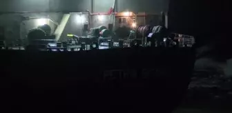 Riva açıklarında karaya oturan gemiden kurtarma çalışmalarına sabah devam edilecek