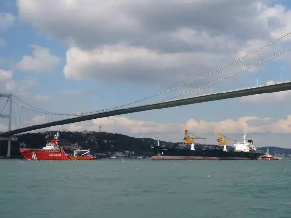 (Hava fotoğraflarıyla) - Riva'da sürüklenen gemi Ahırkapı'ya götürülmek üzere Boğaz'dan geçti (2) (Hava fotoğraflarıyla) - Riva'da sürüklenen gemi Ahırkapı'ya götürülmek üzere Boğaz'dan geçti (2)