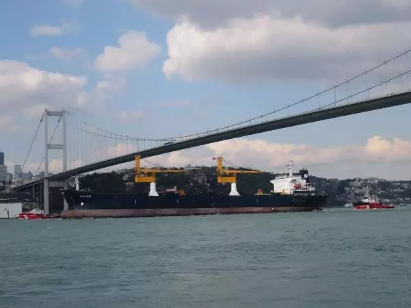 (Hava fotoğraflarıyla) - Riva'da sürüklenen gemi Ahırkapı'ya götürülmek üzere Boğaz'dan geçti (2) (Hava fotoğraflarıyla) - Riva'da sürüklenen gemi Ahırkapı'ya götürülmek üzere Boğaz'dan geçti (2)