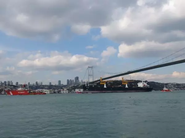 (Hava fotoğraflarıyla) - Riva'da sürüklenen gemi Ahırkapı'ya götürülmek üzere Boğaz'dan geçti (2) (Hava fotoğraflarıyla) - Riva'da sürüklenen gemi Ahırkapı'ya götürülmek üzere Boğaz'dan geçti (2)