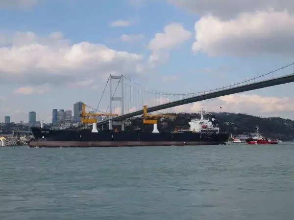 (Hava fotoğraflarıyla) - Riva'da sürüklenen gemi Ahırkapı'ya götürülmek üzere Boğaz'dan geçti (2) (Hava fotoğraflarıyla) - Riva'da sürüklenen gemi Ahırkapı'ya götürülmek üzere Boğaz'dan geçti (2)