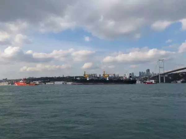 (Hava fotoğraflarıyla) - Riva'da sürüklenen gemi Ahırkapı'ya götürülmek üzere Boğaz'dan geçti (2) (Hava fotoğraflarıyla) - Riva'da sürüklenen gemi Ahırkapı'ya götürülmek üzere Boğaz'dan geçti (2)