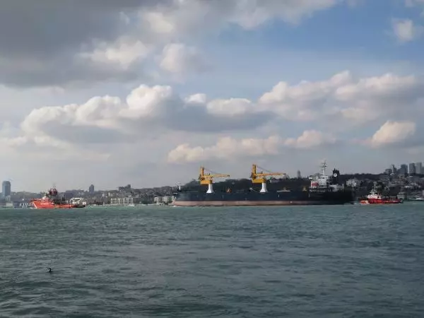 (Hava fotoğraflarıyla) - Riva'da sürüklenen gemi Ahırkapı'ya götürülmek üzere Boğaz'dan geçti (2) (Hava fotoğraflarıyla) - Riva'da sürüklenen gemi Ahırkapı'ya götürülmek üzere Boğaz'dan geçti (2)
