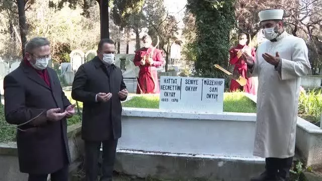 Usta sanatkar Necmeddin Okyay, kabri başında yad edildi Usta sanatkar Necmeddin Okyay, kabri başında yad edildi