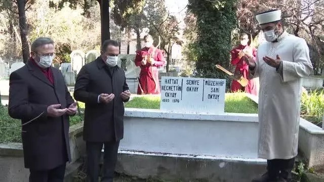 Usta sanatkar Necmeddin Okyay, kabri başında yad edildi Usta sanatkar Necmeddin Okyay, kabri başında yad edildi