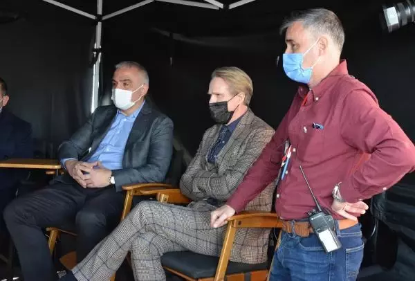 Turizm Bakanı Ersoy, Antalya'da Jason Statham ve Guy Ritchie ile bir araya geldi Turizm Bakanı Ersoy, Antalya'da Jason Statham ve Guy Ritchie ile bir araya geldi