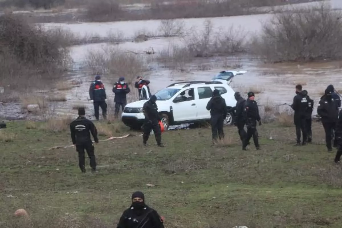 Çanakkale'de baraj suyunda kaybolan kişiyi arama çalışmaları yeniden başladı (4)