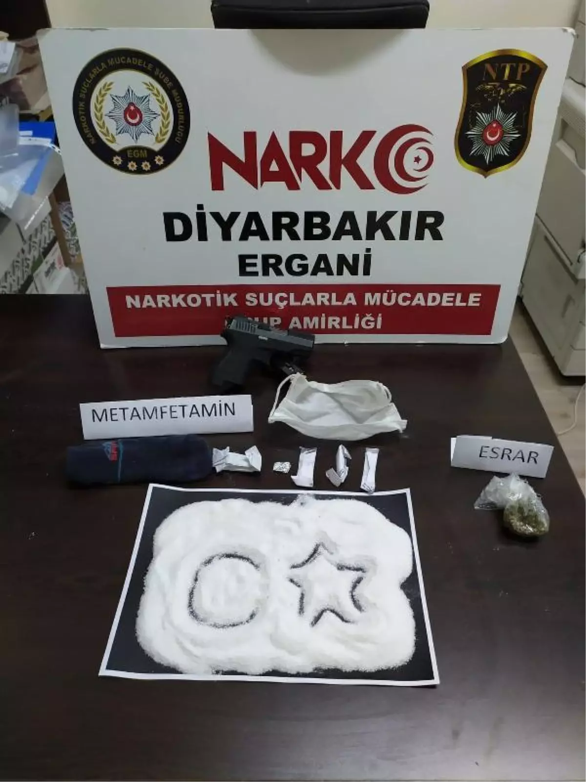 Ergani'de, araçta ele geçirilen 198 gram metamfetamine 2 tutuklama