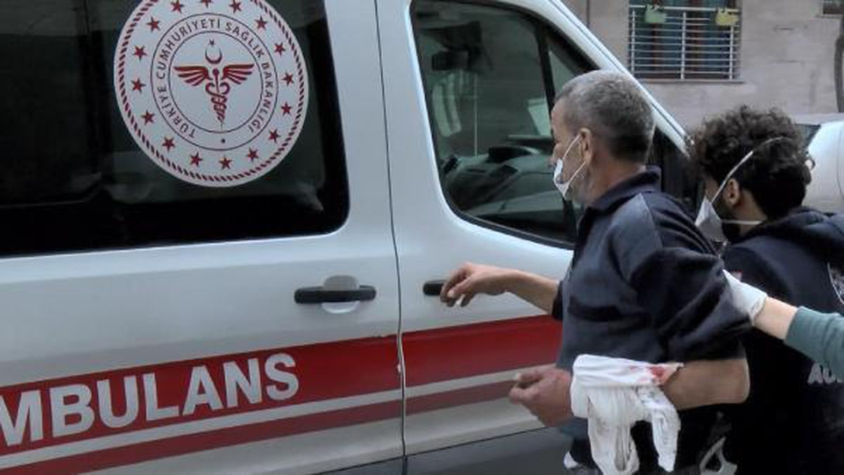 Esenyurt'ta yabancı uyruklu kişi arkadaşını bıçaklayıp, kendini içeri kilitledi