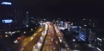 İstanbul'da sokağa çıkma kısıtlaması öncesi trafik yoğunluğu