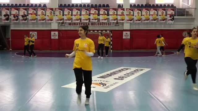 Kadınlar Hentbol Süper Ligi'nde Antalya derbisi heyecanı