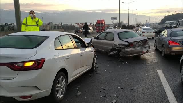 Kemalpaşa'da zincirleme trafik kazası
