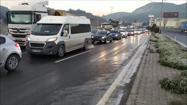 Kemalpaşa'da zincirleme trafik kazası