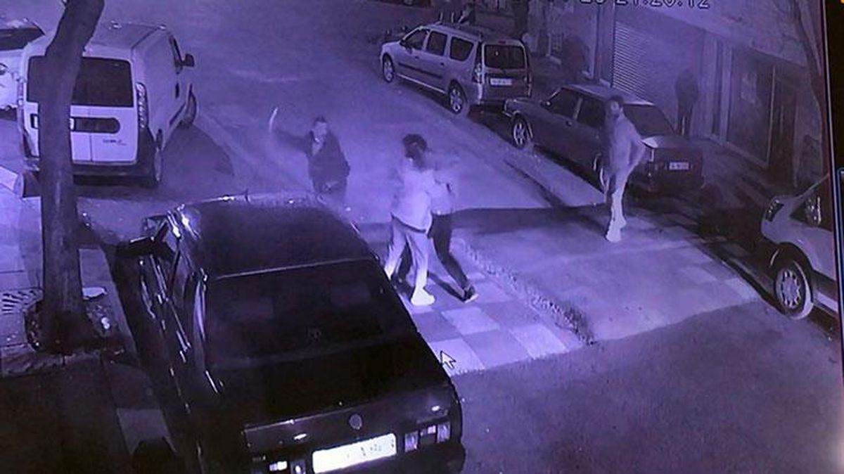 Kız meselesi kavgasında arkadaşı tarafından gözünden bıçaklanan genç, yaşamını yitirdi