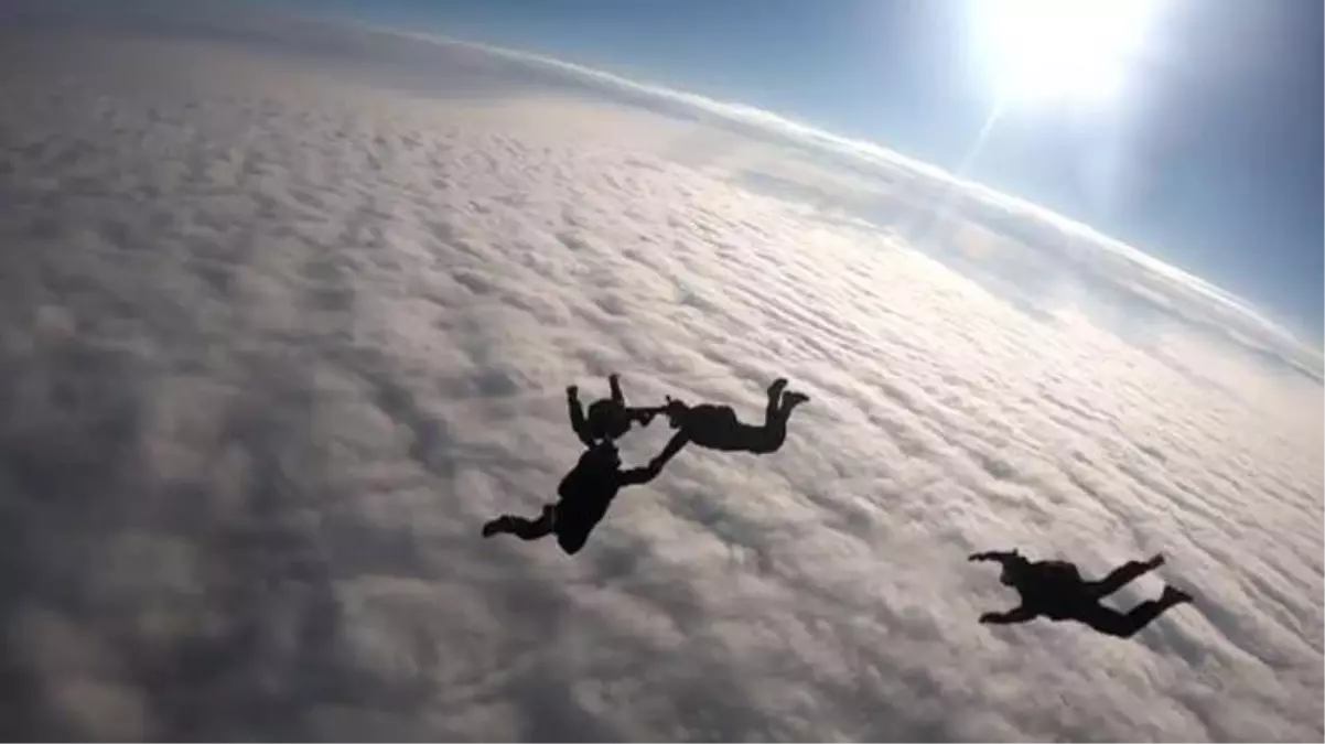 Milli Savunma Bakanlığı görüntüleri paylaştı: Özel Kuvvetler'den nefes kesen gösteri