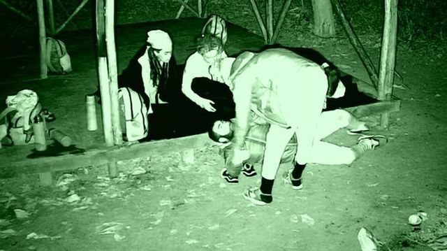 Survivor'da korku dolu anlar! Gece yarısı yarışmacı olduğu yere yığılıp kaldı