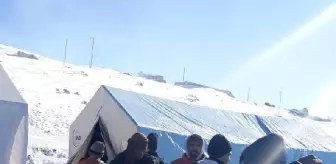 Van'da, metruk binada 17 kaçak göçmen yakalandı