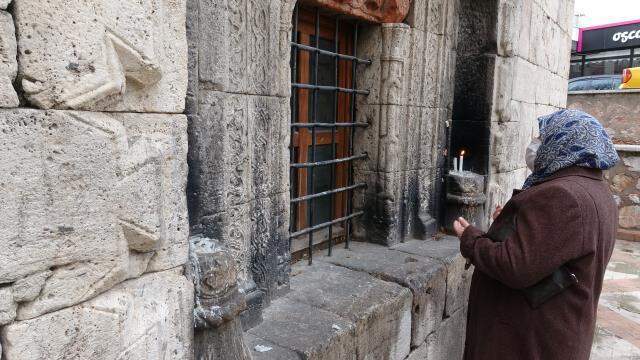 Vatandaşların evliya türbesi diye ziyaret ettiği yer, Moğol emirinin mezarı çıktı