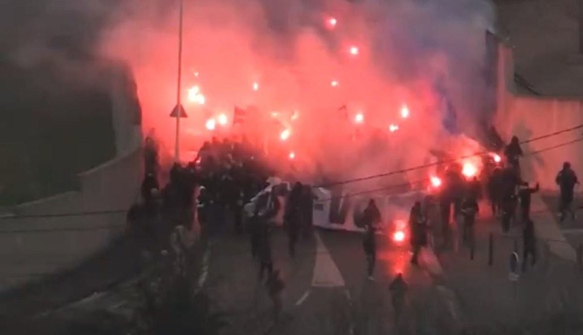 Marsilya taraftarı tesisi basıp ortalığı ateşe verdi! Rennes karşılaşma ertelendi