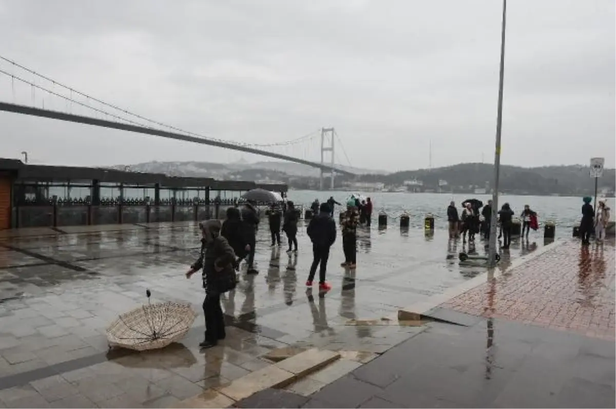 Ortaköy'de turist yoğunluğu
