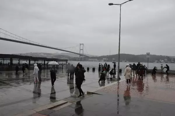 Ortaköy'de turist yoğunluğu