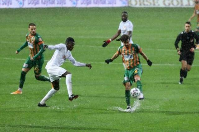 Last Minute: Aytemiz Alanyaspor-Sivasspor match was postponed due to heavy rain Last Minute: Aytemiz Alanyaspor-Sivasspor match was postponed due to heavy rain