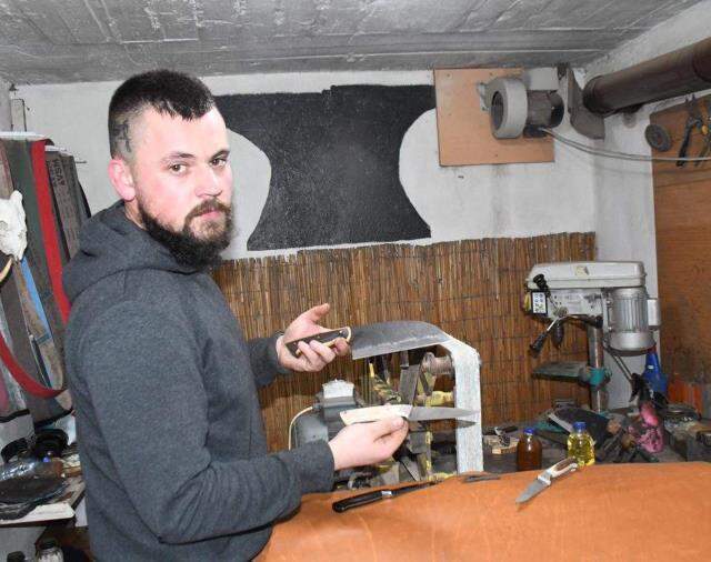 Tekirdağlı ustanın yaptığı kişiye özel bıçaklar hem yurt içinden hem de yurt dışından yoğun talep görüyor