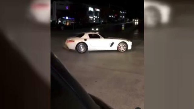 Futbol menajeri Erdem Karagöl, akan trafikte lüks aracıyla drift yaptı! Sosyal medyadan tepki yağdı