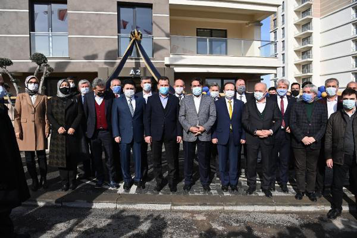 BALTOK, Yeni Karesi Konutlarının anahtarlarını teslim etti
