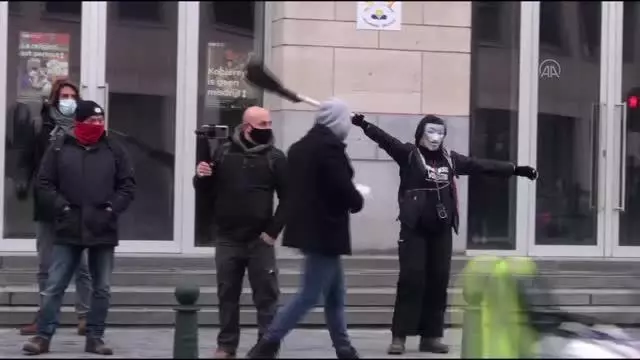 Kovid-19 salgınıyla ilgili dünyada son 24 saatte yaşanan gelişmeleri derleyerek yayımlıyoruz. Saygılarımızla.