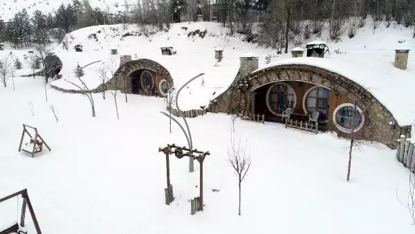 �Hobbit Evleri�nde masalsı kış güzelliği Haberler