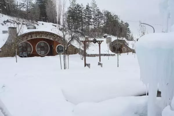 �Hobbit Evleri�nde masalsı kış güzelliği Haberler