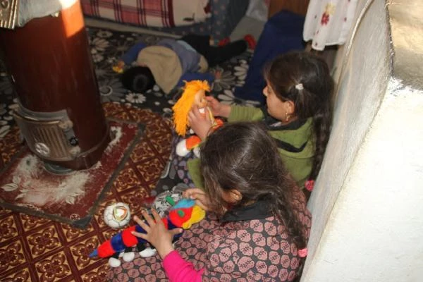 Köy çocuklarının 'oyuncak' sevinci