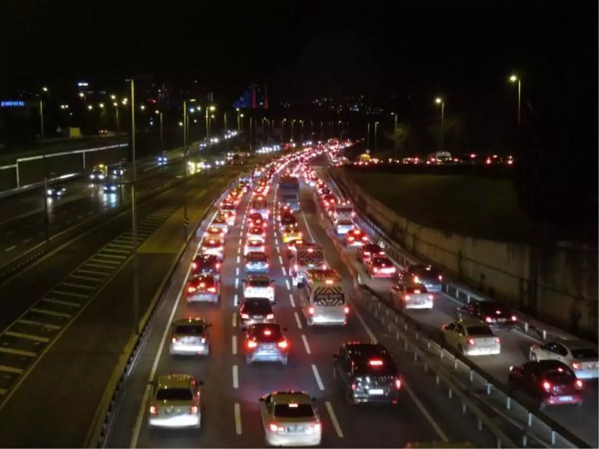 Son dakika gündem: 56 saatlik kısıtlama sonrası 15 Temmuz Şehitler Köprüsü'nde trafik yoğunluğu