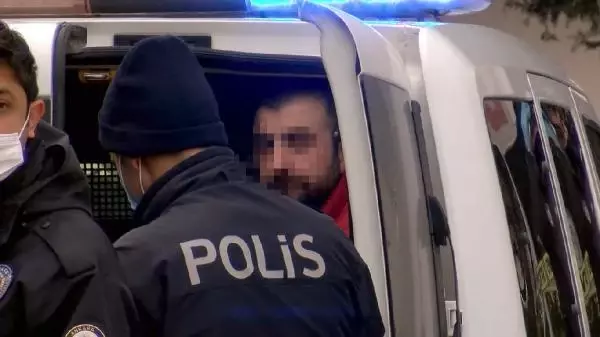 Arkadaşını sokak ortasında öldüren şüpheli adliyeye sevk edildi Arkadaşını sokak ortasında öldüren şüpheli adliyeye sevk edildi