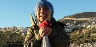 Babasıyla ava çıkan Levent, 110 santimlik balık yakaladı