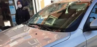 Bacadan kopan parçalar aracın üzerine düştü