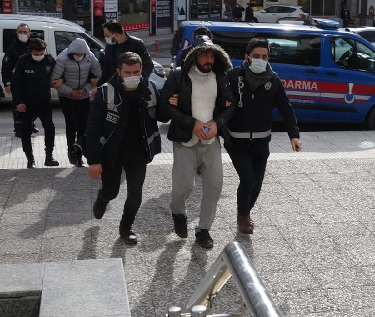 Bağ evinde cansız bedeni bulunan eski muhtarın 'tavuk yemi' kavgasında öldürüldüğü ortaya çıktı