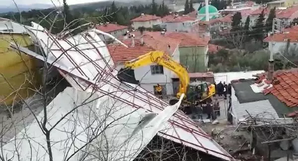 Balıkesir'de lodos hayatı olumsuz etkiledi