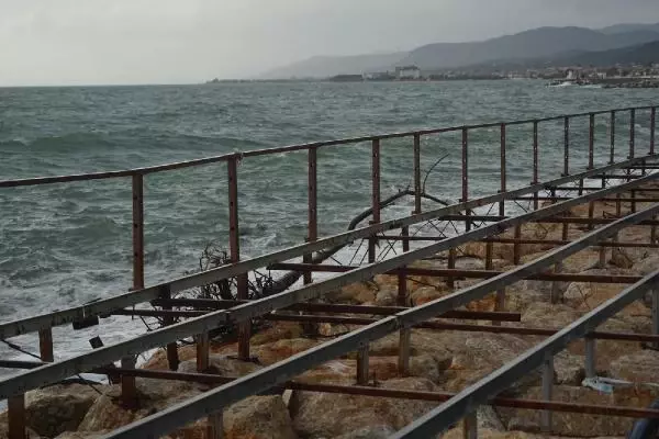 Balıkesir'de lodos hayatı olumsuz etkiledi
