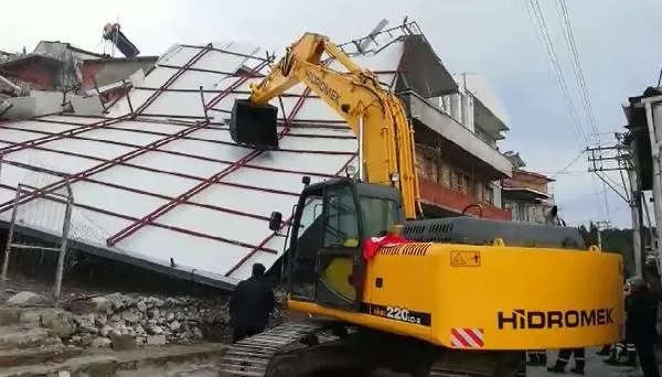 Balıkesir'de lodos hayatı olumsuz etkiledi